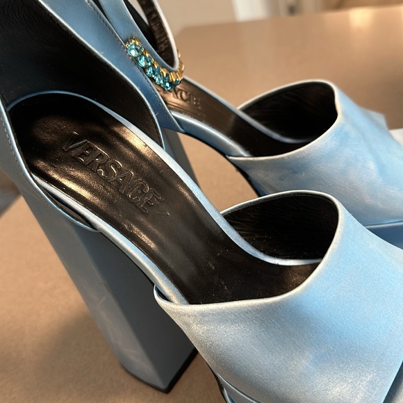 Versace heels - Picture 6 of 7